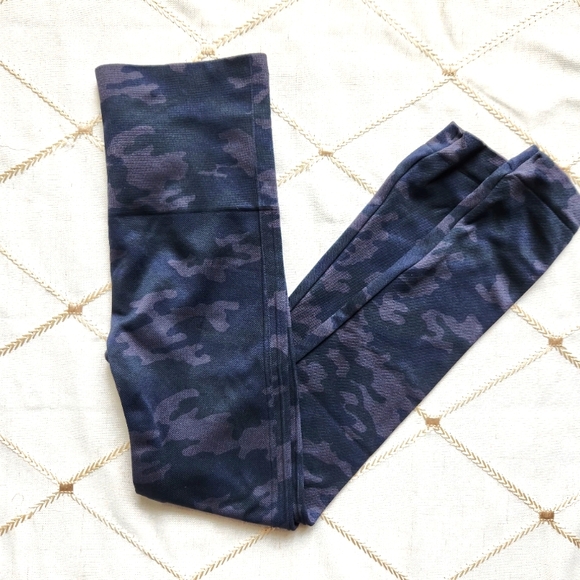 SPANX Pants - SPANX Camo Print Seamless High-Waist Leggings | Size XS